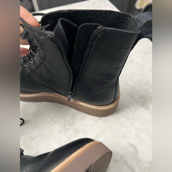 Clarks women’s sneaker style boots, 8.5, EUC - Picture 4 of 10